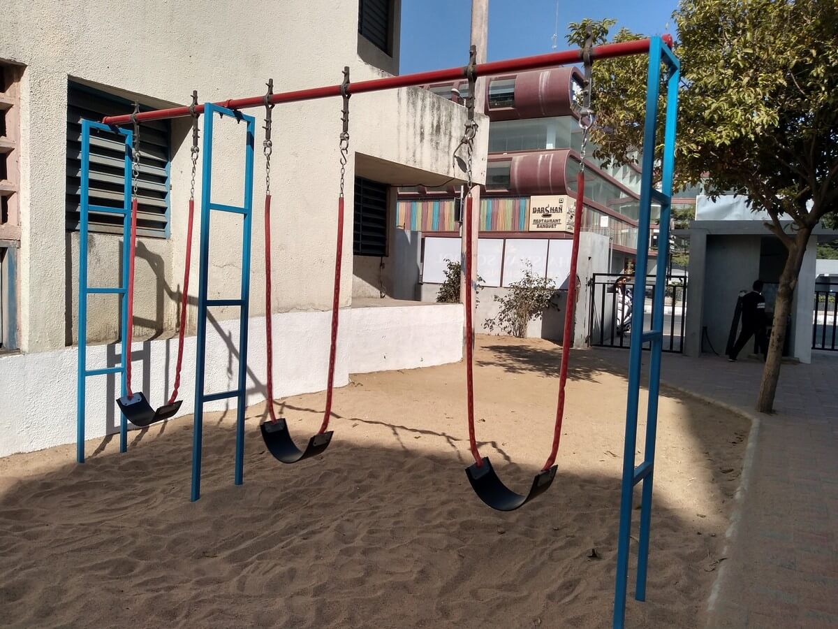 Open garden gym equipment